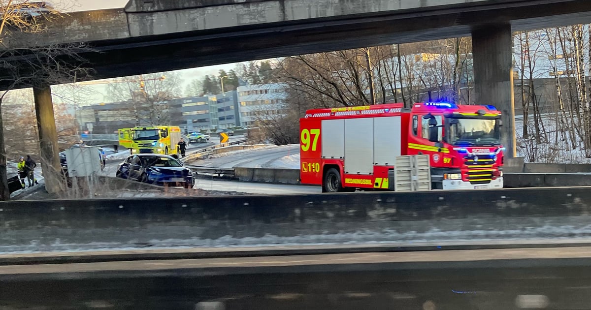 Tre biler i ulykke på E18 – politiet advarer mot rygging - TV 2