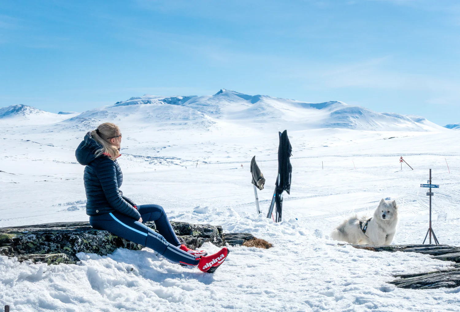 Mye snø øker risikoen for å bli solbrent i påsken - TV 2