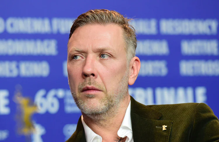 Persbrandt i sorg etter kollegaen døde: – Altfor tidlig - TV 2