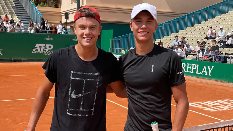 Un incontro tra stelle: Nikolai Kjar (a destra) è al top della forma.  Qui è raffigurato con il collega Dane Holger Rune, che sabato incontrerà Casper Rudd.