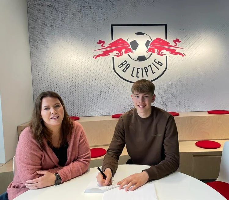 Identificazione: Jonathan Vonheim Norby all'RB Lipsia. A sinistra: Madre Cecile Vonheim Norby.