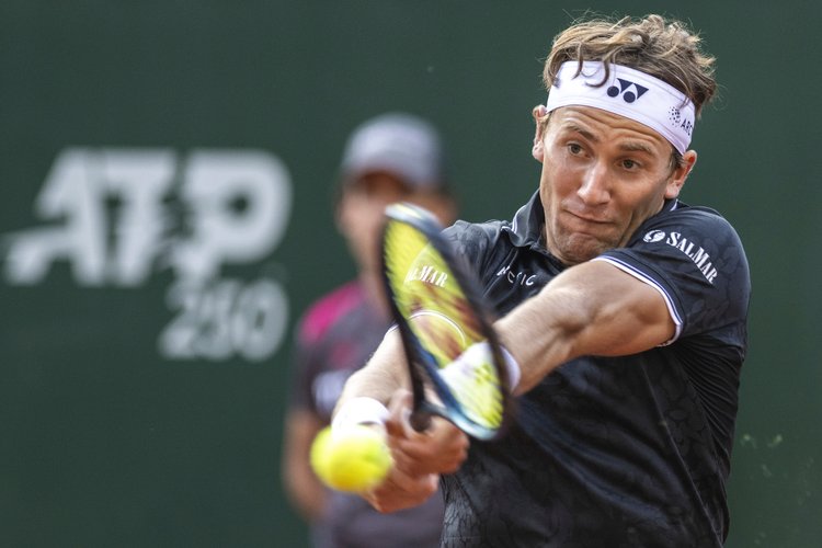 Kasper Rudd è in azione contro Nicolas Zary giovedì sera.