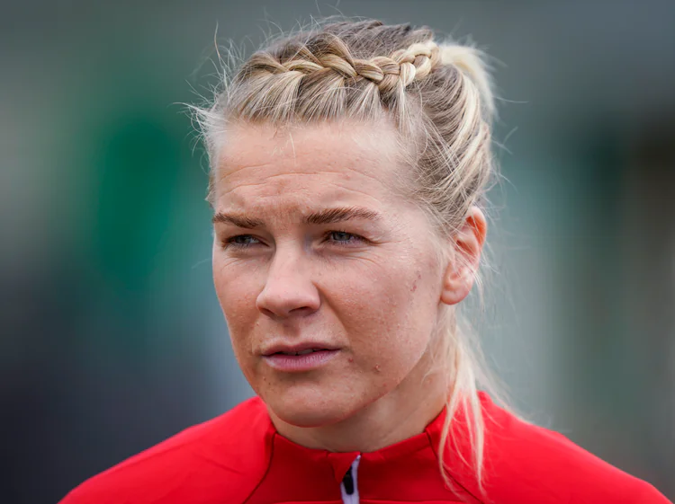 Preget Hegerberg: – Tankene er med ofrene - TV 2