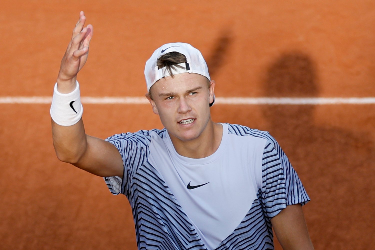 Rune trakk seg fra storturnering – skal ha fått ryggskade - TV 2