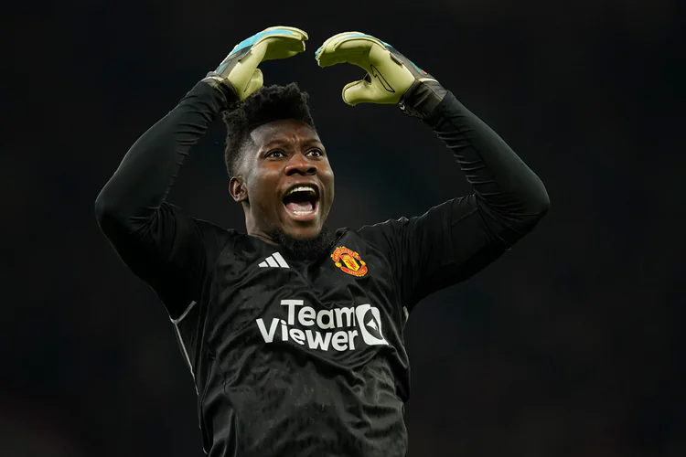 Manchester United-keeperens fly måtte lande i feil by – rakk ikke kamp ...