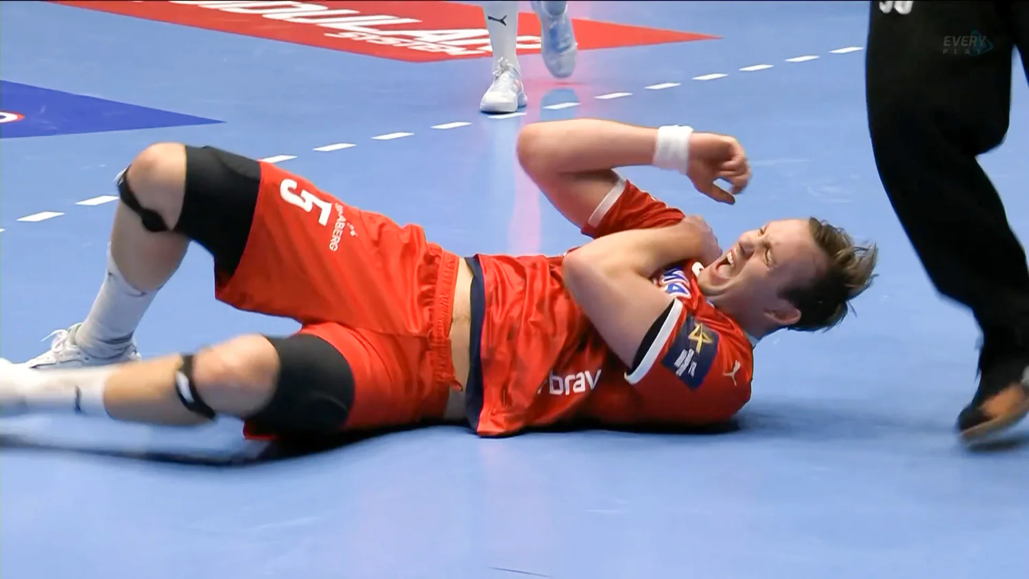 Sagosen til sykehus etter stygg smell