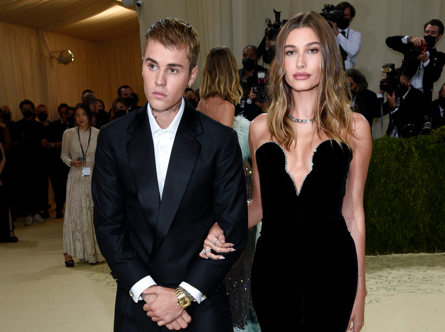 Justin Bieber har sluttet u00e5 fu00f8lge Hailey Bieber pu00e5 Instagram - TV 2