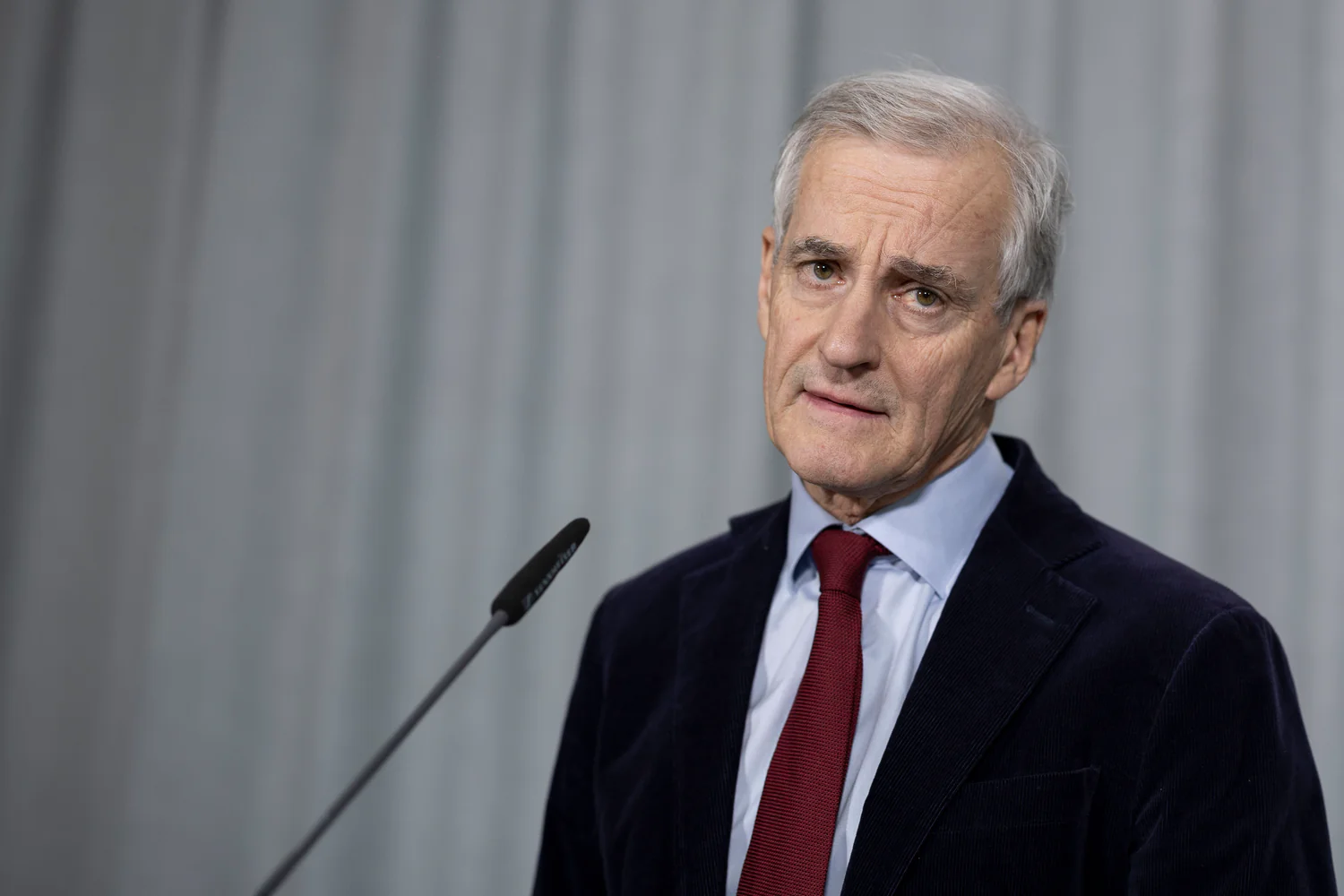 Jonas Gahr Støre møter de parlamentariske lederne om økt Ukraina-støtte ...