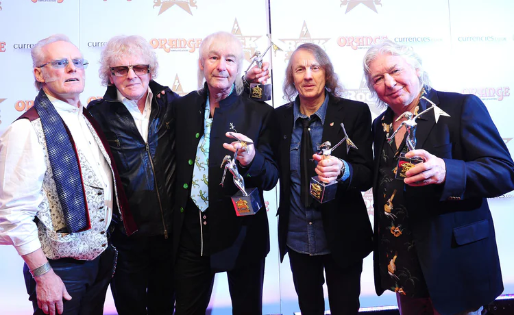Rockelegenden Mick Ralphs er død - TV 2