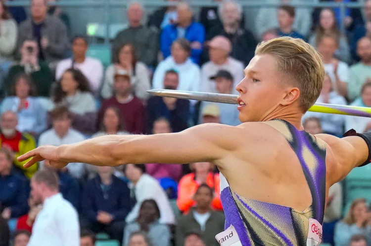OL-mester Markus Rooth hasteinnkaller til pressekonferanse - TV 2