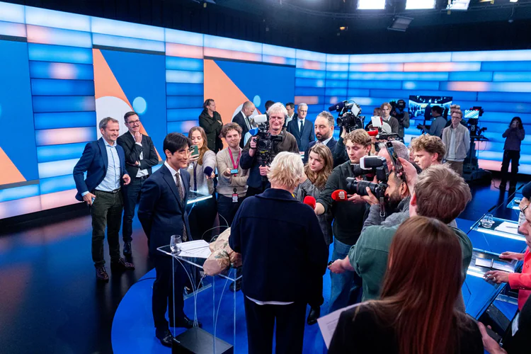 Debatten Programledere 405.000 så Solvangs siste Debatten-sending - TV 2