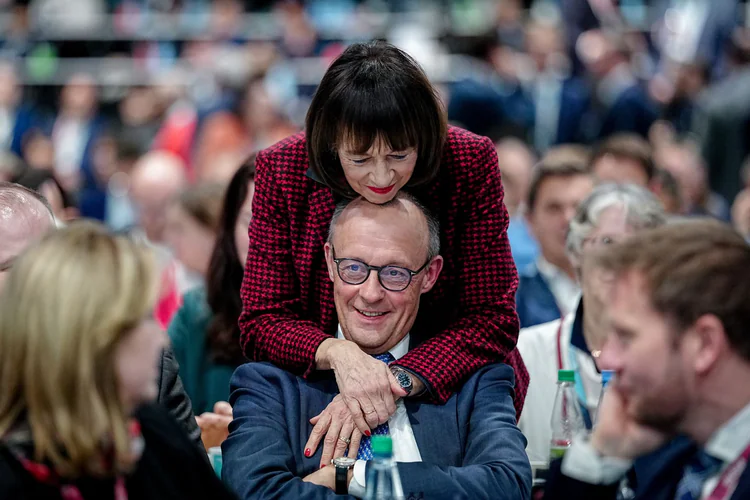 Tysklands forbundskansler gjenvalgt som partileder - TV 2