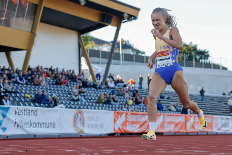 Norsk supertid på 800 meter i Stockholm - TV 2
