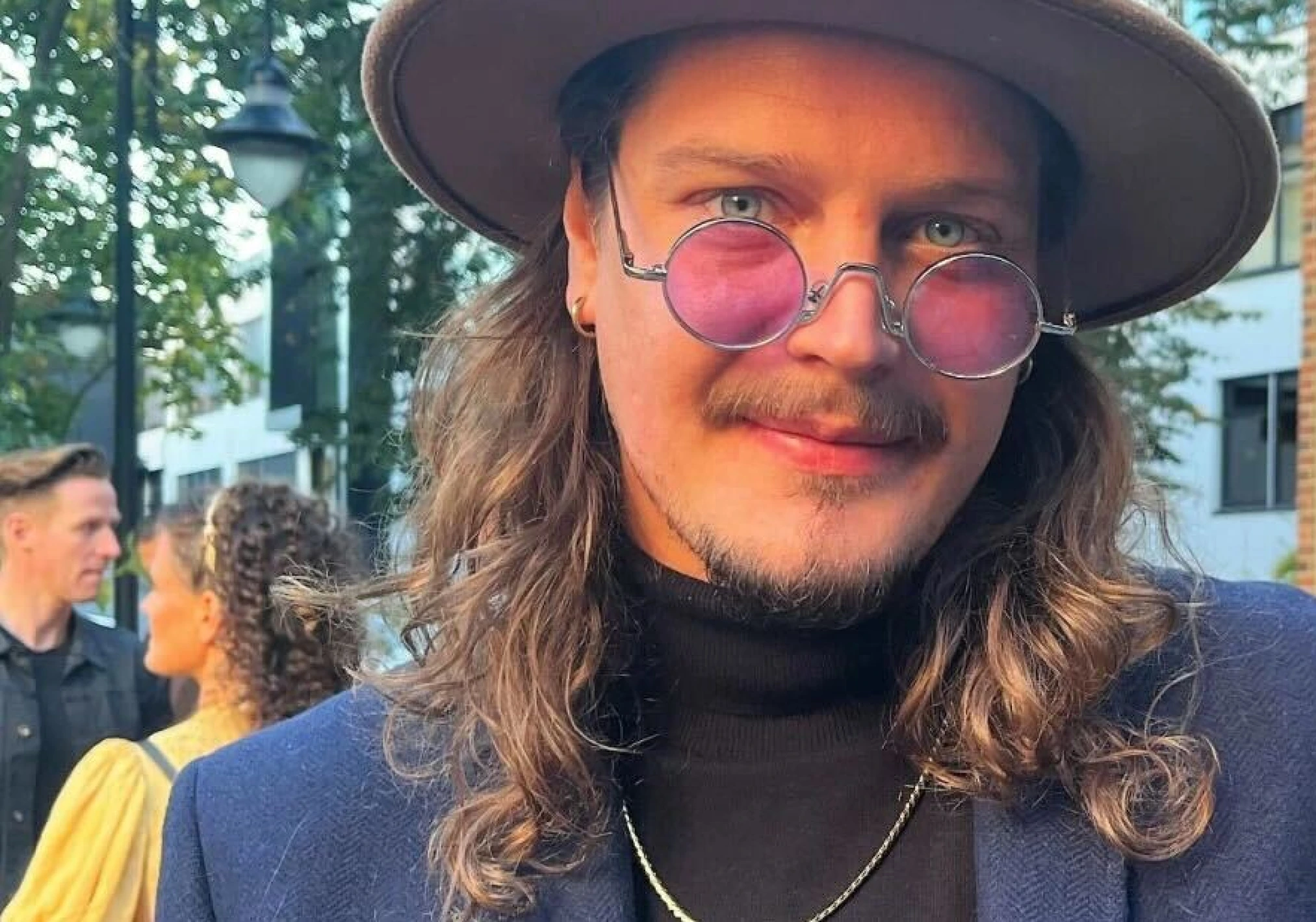 Dennis Poppe bekrefter kjæreste - TV 2