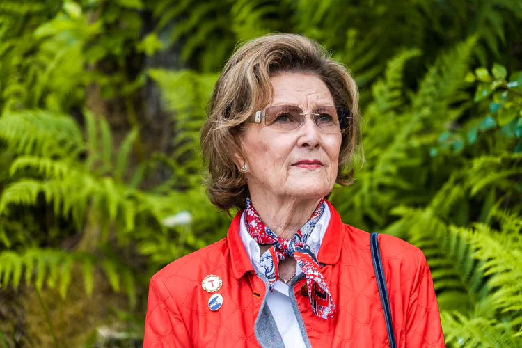 dronning-sonja-bes-ker-kongen-p-rikshospitalet-tv-2