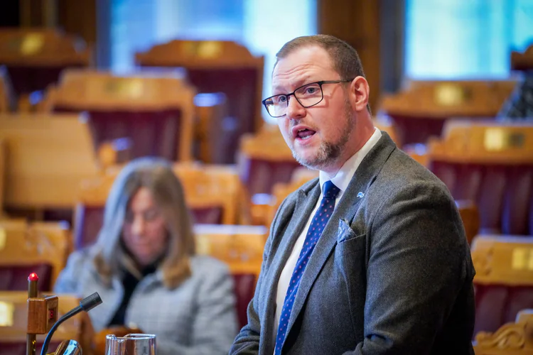 Stortinget vil straffe unge voksne som ikke møter til tannlegen - TV 2